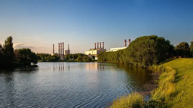 Heat recovery from surface water