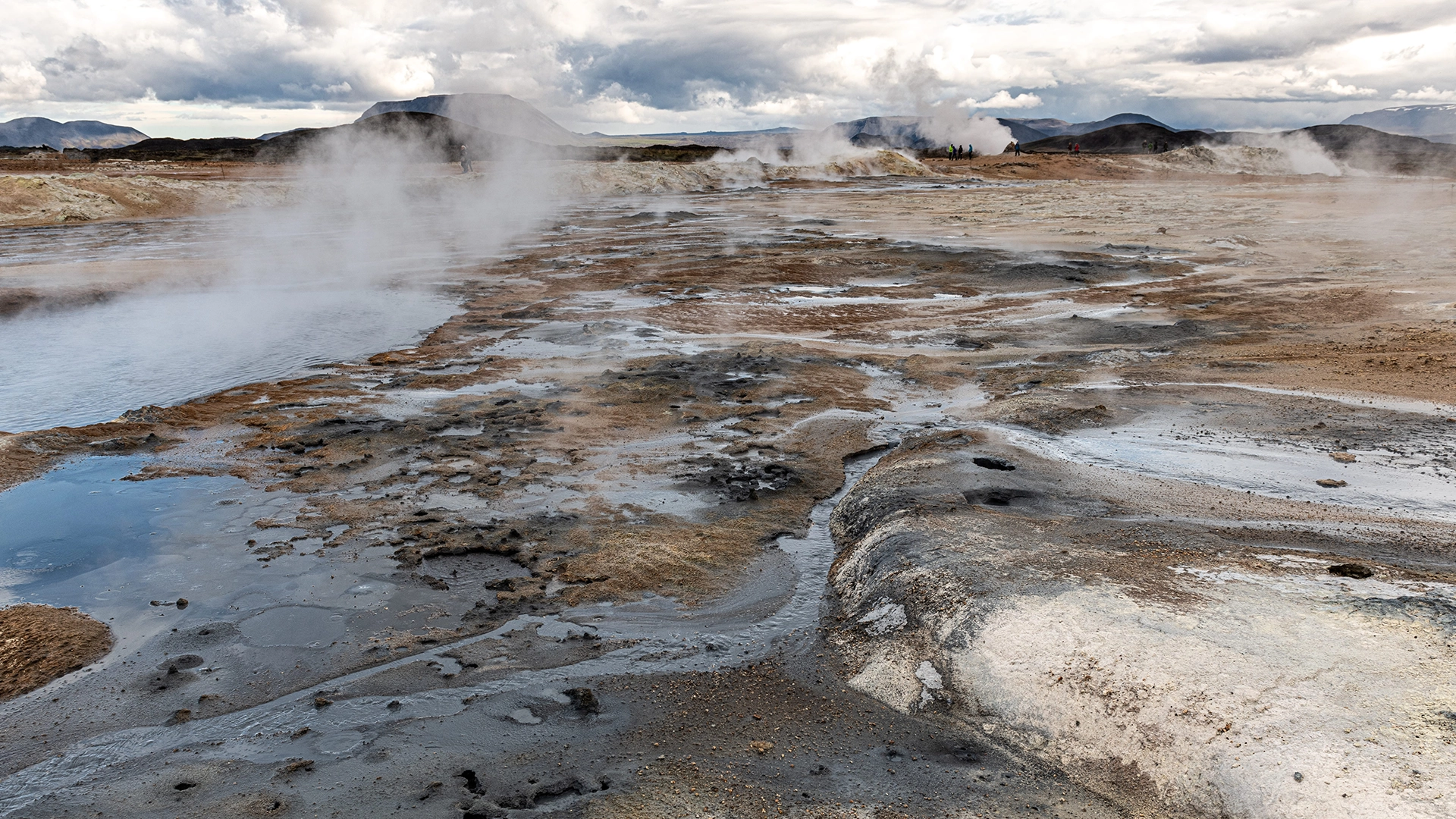 Silicate deposits in geothermal brine