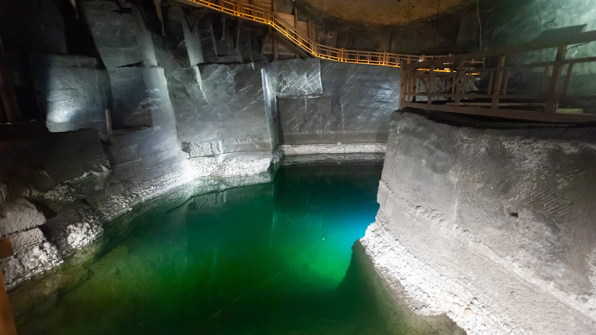 Heat recovery from mine water